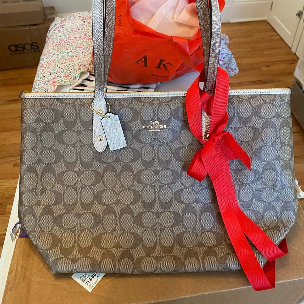 Coach bag, new never worn, gift